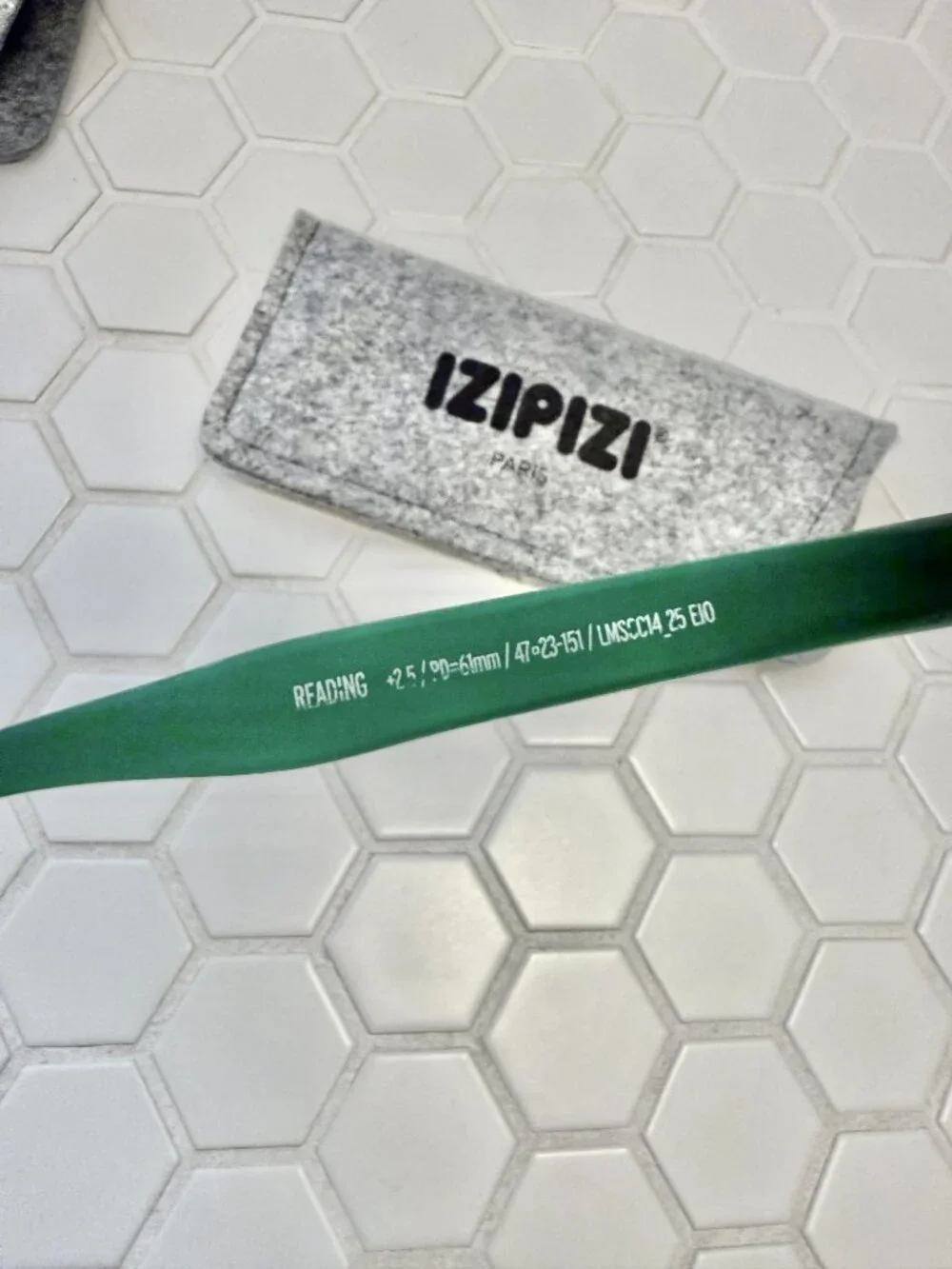 IZIPIZI Paris Green Reading Glasses Readers +2.50 w/ Felt Case